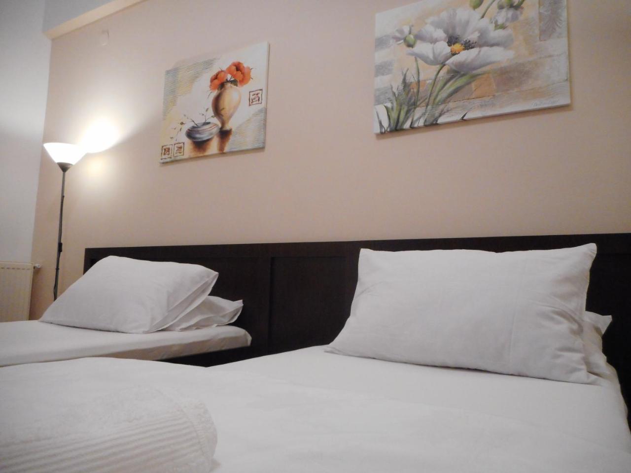 Hotel Holiday Victoria Виктория Екстериор снимка