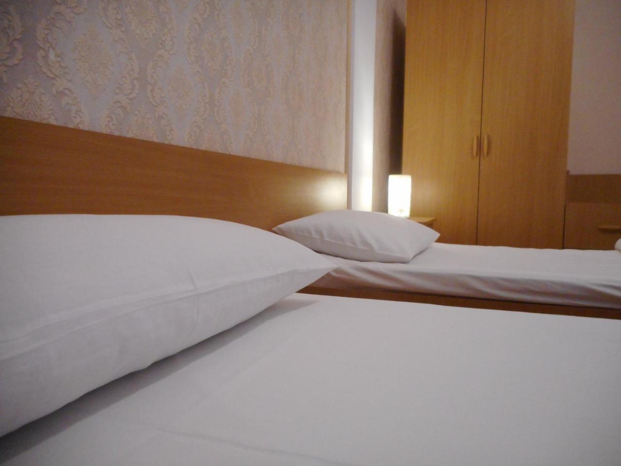 Hotel Holiday Victoria Виктория Екстериор снимка