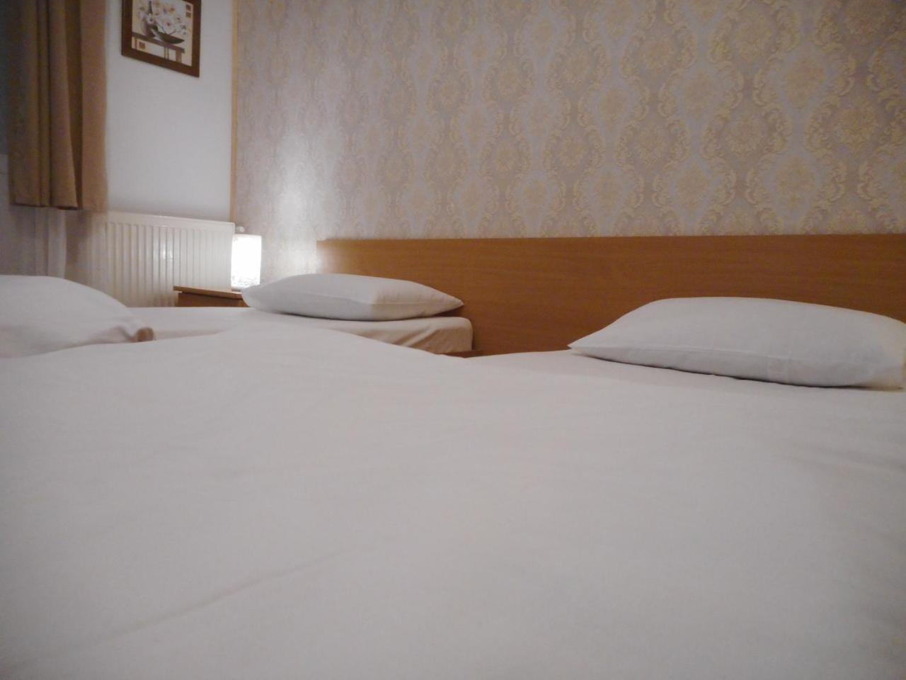 Hotel Holiday Victoria Виктория Екстериор снимка