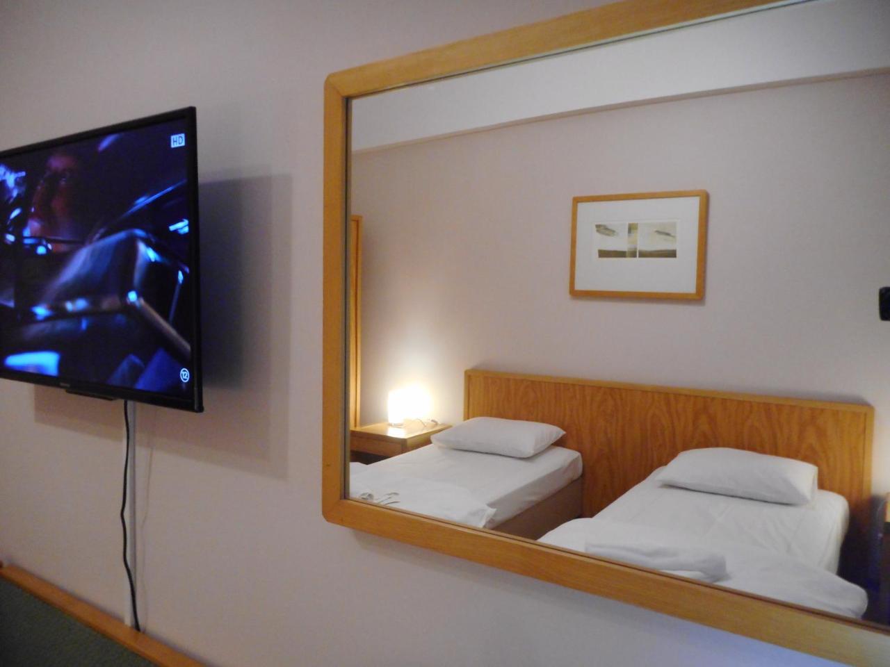 Hotel Holiday Victoria Виктория Екстериор снимка