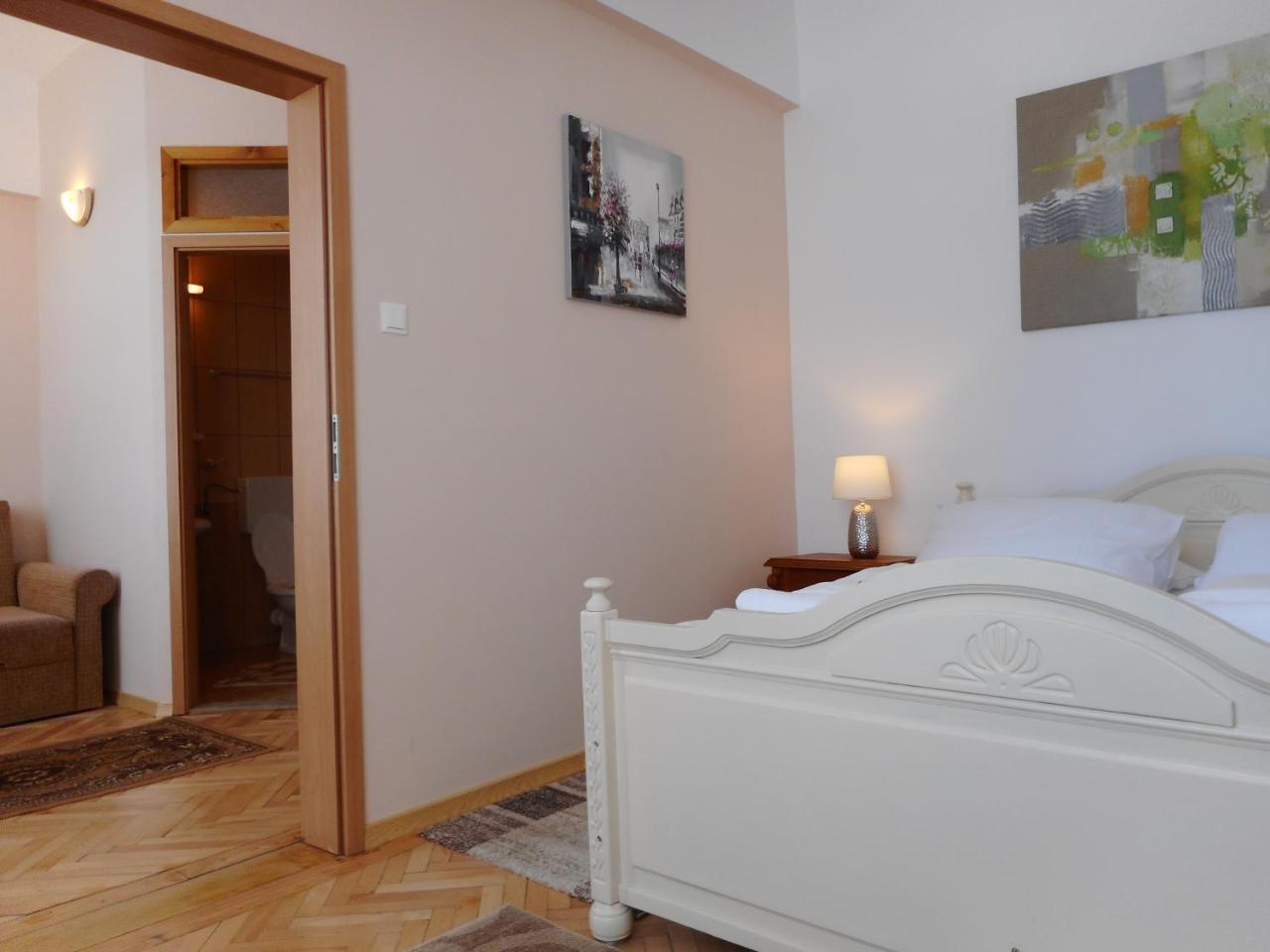Hotel Holiday Victoria Виктория Екстериор снимка