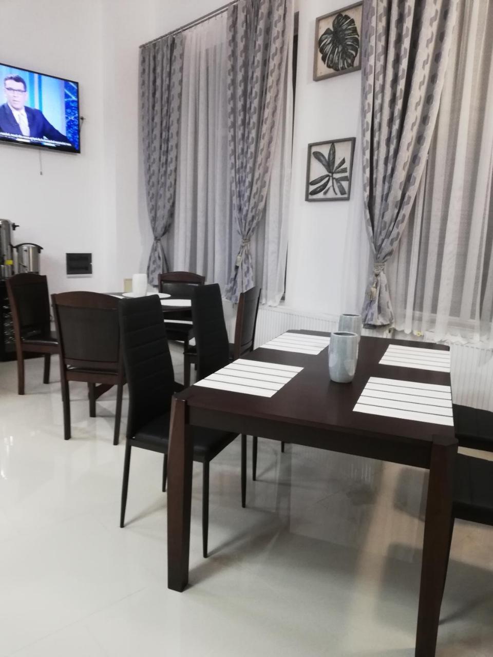 Hotel Holiday Victoria Виктория Екстериор снимка