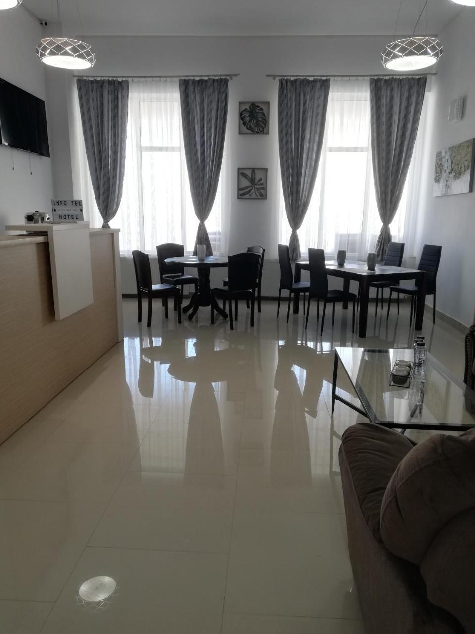 Hotel Holiday Victoria Виктория Екстериор снимка