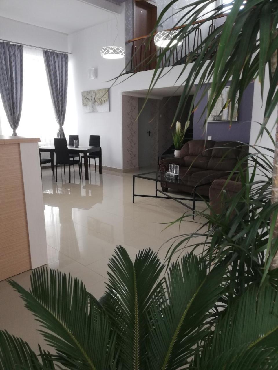 Hotel Holiday Victoria Виктория Екстериор снимка