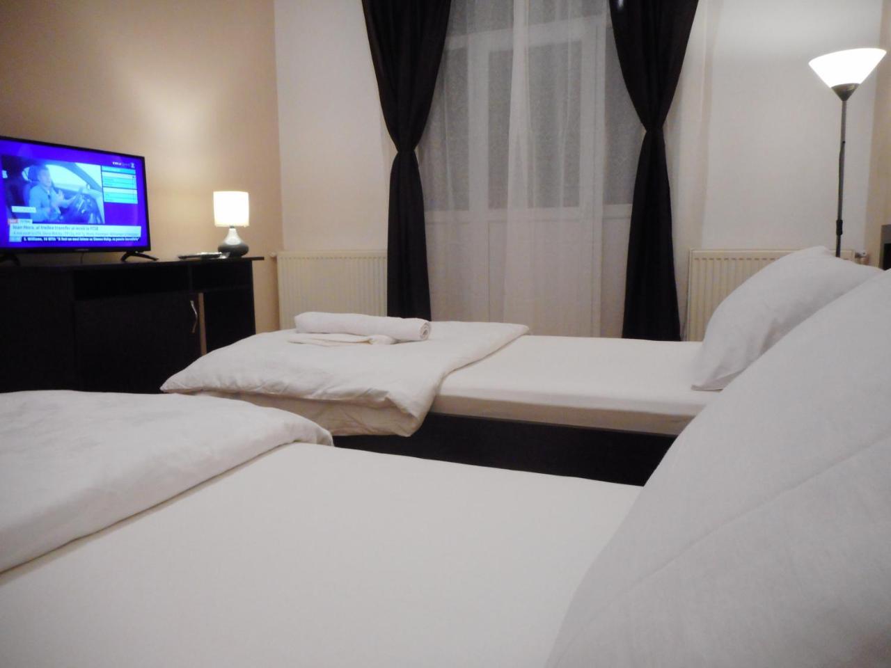 Hotel Holiday Victoria Виктория Екстериор снимка
