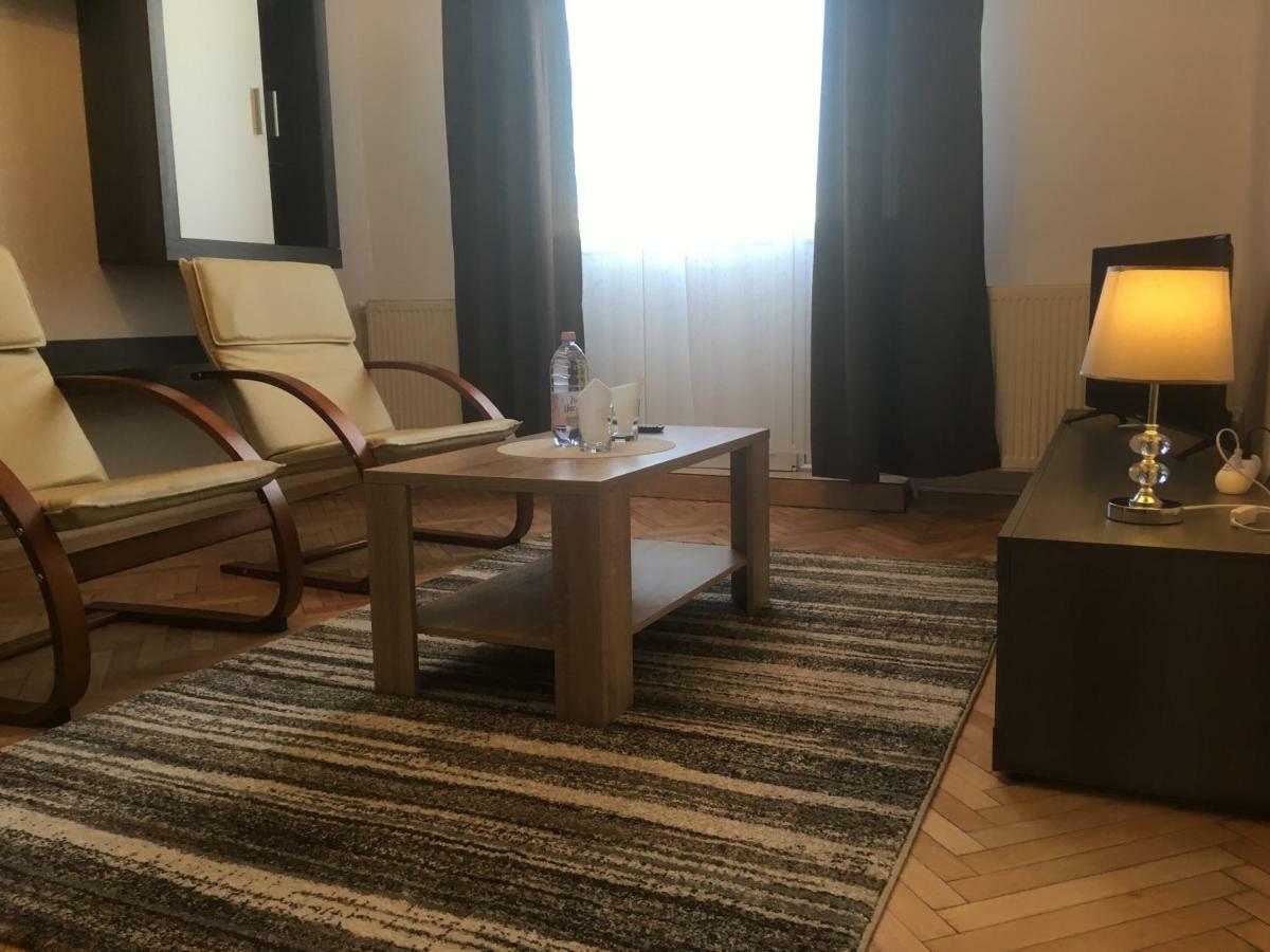 Hotel Holiday Victoria Виктория Екстериор снимка