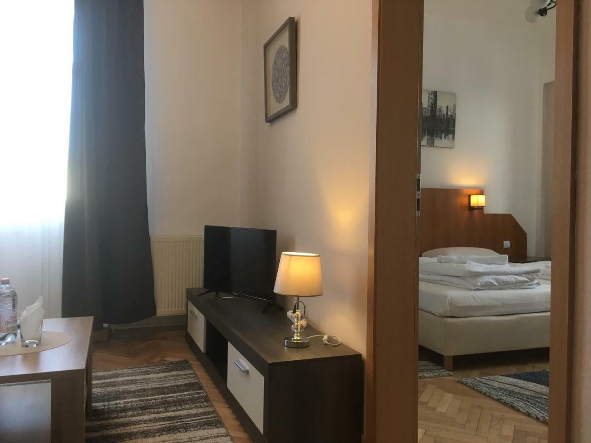 Hotel Holiday Victoria Виктория Екстериор снимка