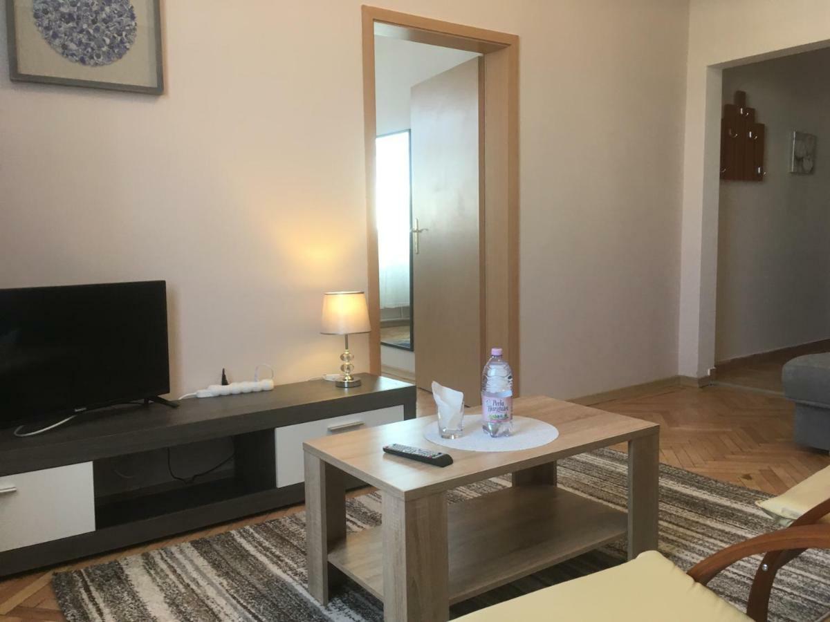 Hotel Holiday Victoria Виктория Екстериор снимка